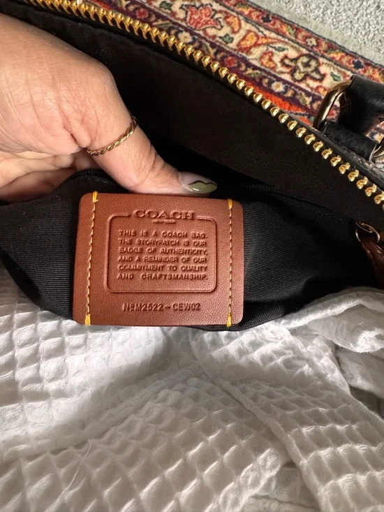 Coach Large Rowan in Black Signature Leather - Picture 4 of 6